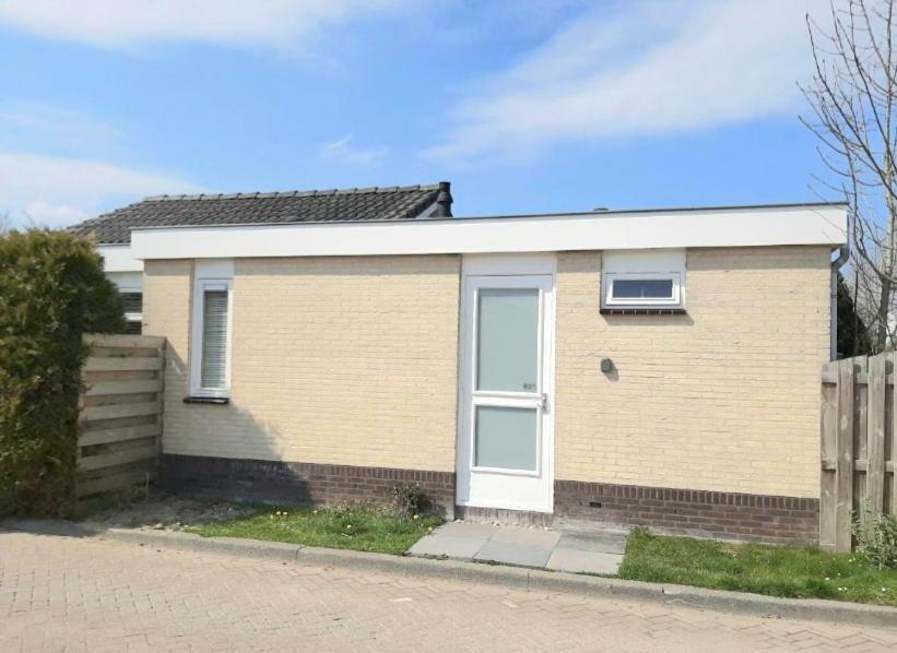 Huisje Finn, Met Grote Tuin En Veel Privacy Dirkshorn Exteriér fotografie